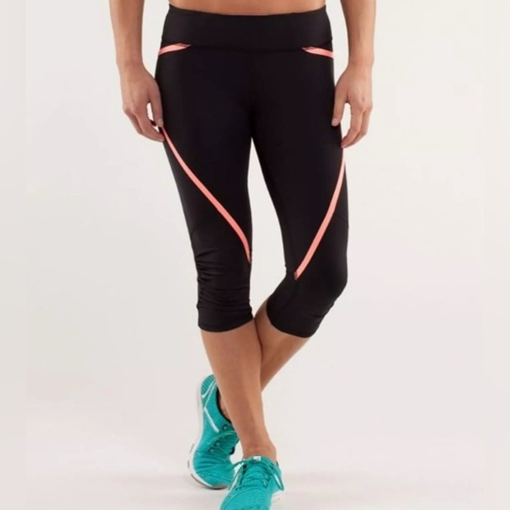 Lululemon Run Pace Crop Leggings Black Ocean Stripe Bleached Coral Sz 8